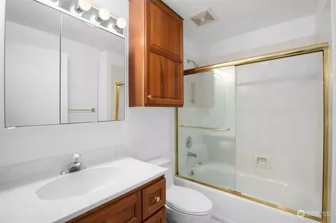 Bath - 22904 49th Ave SE, Bothell, WA 98021 photo 2 of 2