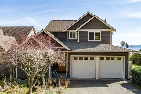 6671 Columbia Beach Dr, Clinton, WA 98236