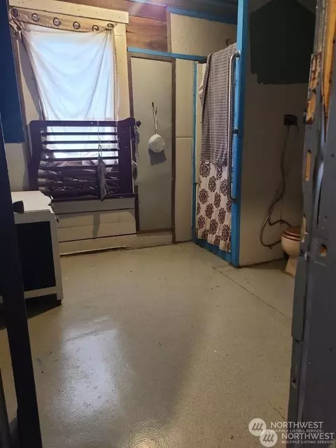 Bath - 710 Duryea St, Raymond, WA 98577 photo 1 of 1