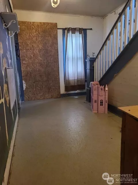 Entry Way - 710 Duryea St, Raymond, WA 98577 photo 1 of 1