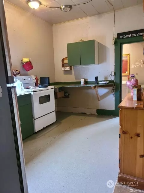 Kitchen - 710 Duryea St, Raymond, WA 98577 photo 3 of 3