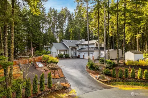 7033 Addie Pl NW, Bremerton, WA 98312