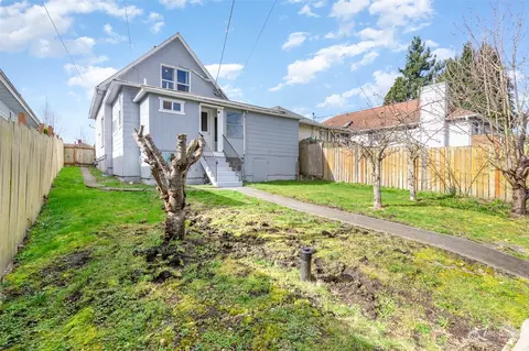 Exterior - 1305 E Marine View Dr, Everett, WA 98201 photo 7 of 10