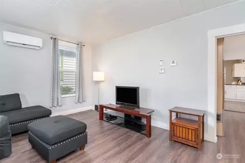 Living - 1305 E Marine View Dr, Everett, WA 98201 photo 2 of 4