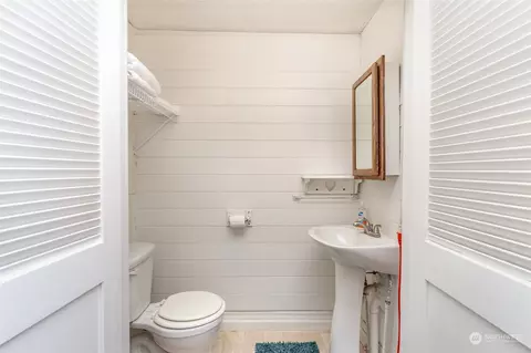 Bath - 1305 E Marine View Dr, Everett, WA 98201 photo 1 of 5