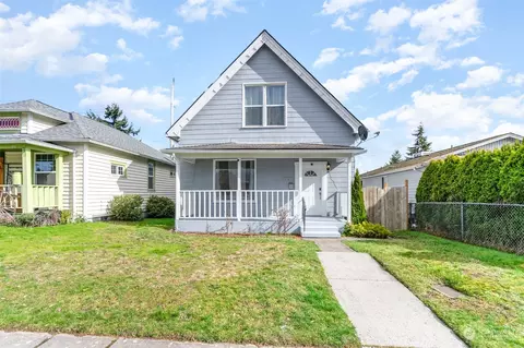Exterior - 1305 E Marine View Dr, Everett, WA 98201 photo 4 of 10
