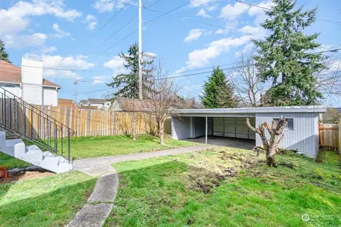 Exterior - 1305 E Marine View Dr, Everett, WA 98201 photo 10 of 10