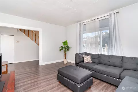 Living - 1305 E Marine View Dr, Everett, WA 98201 photo 3 of 4