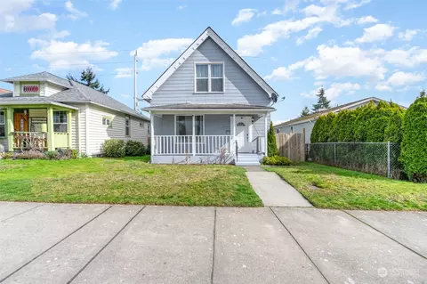 Exterior - 1305 E Marine View Dr, Everett, WA 98201 photo 2 of 10