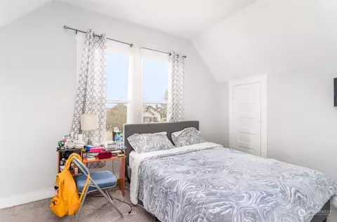 Bedroom - 1305 E Marine View Dr, Everett, WA 98201 photo 7 of 9