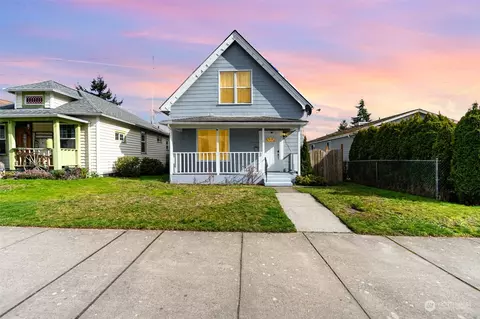 Exterior - 1305 E Marine View Dr, Everett, WA 98201 photo 5 of 10