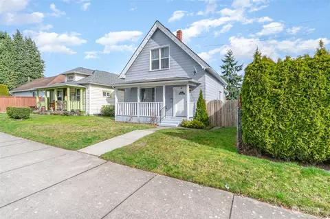 Exterior - 1305 E Marine View Dr, Everett, WA 98201 photo 3 of 10