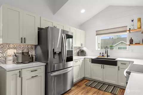 Kitchen - 1522 196th St SE #G101, Bothell, WA 98012 photo 4 of 5