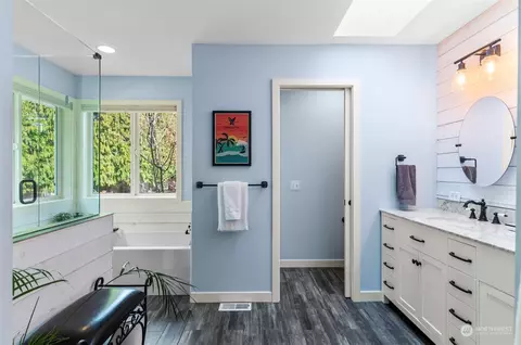Bath - 2113 242nd St SE, Bothell, WA 98021 photo 2 of 5