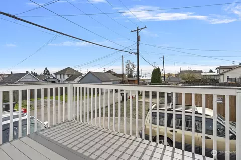 Exterior - 3010 26th St, Everett, WA 98201 photo 9 of 10