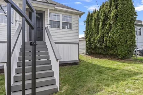 Exterior - 3010 26th St, Everett, WA 98201 photo 7 of 10