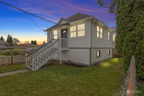 Exterior - 3010 26th St, Everett, WA 98201 photo 2 of 10
