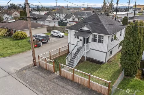 Exterior - 3010 26th St, Everett, WA 98201 photo 5 of 10