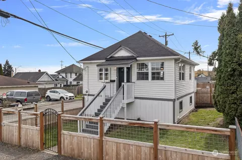 Exterior - 3010 26th St, Everett, WA 98201 photo 3 of 10