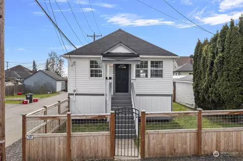 Exterior - 3010 26th St, Everett, WA 98201 photo 4 of 10