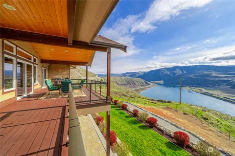 525 Columbia View Rd, Chelan, WA 98816