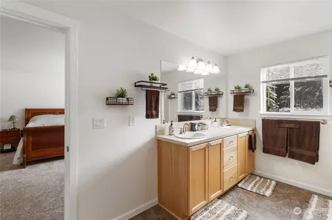 Kitchen - 38316 244th Ave SE, Enumclaw, WA 98022 photo 3 of 3