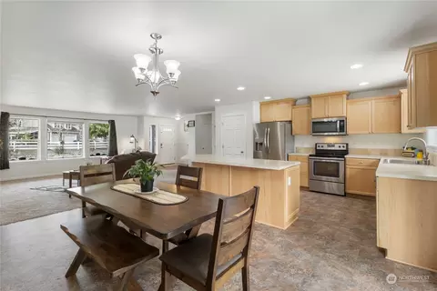 Dining - 38316 244th Ave SE, Enumclaw, WA 98022 photo 1 of 2