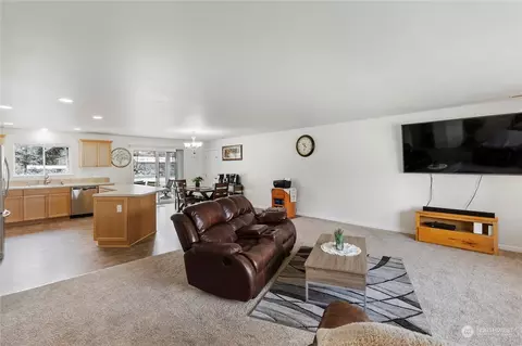 Living - 38316 244th Ave SE, Enumclaw, WA 98022 photo 2 of 2