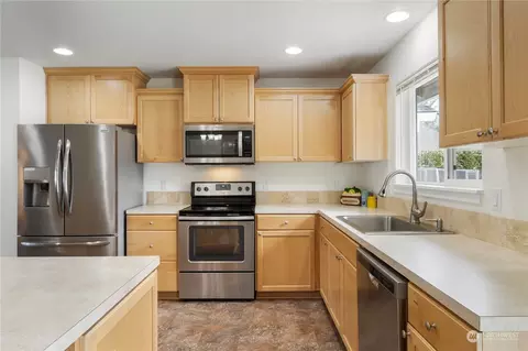 Kitchen - 38316 244th Ave SE, Enumclaw, WA 98022 photo 1 of 3