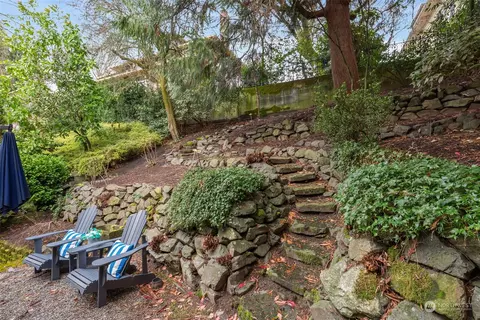 Exterior - 702 13th Ave E, Seattle, WA 98102 photo 5 of 7