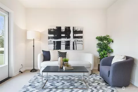 Living - 702 13th Ave E, Seattle, WA 98102 photo 4 of 5