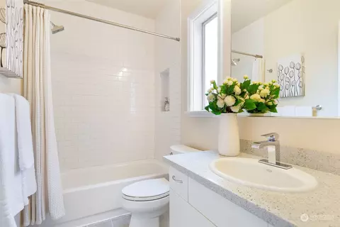 Bath - 702 13th Ave E, Seattle, WA 98102 photo 1 of 3