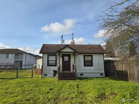 528 W 7th St, Port Angeles, WA 98362