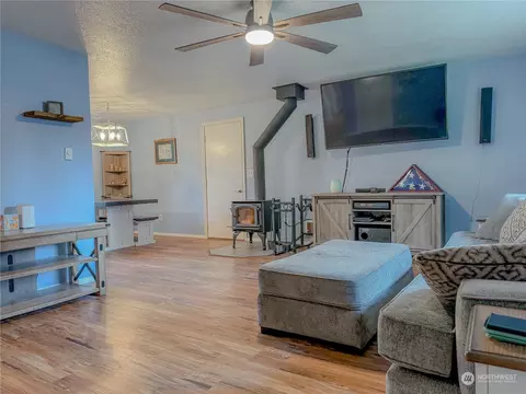 Living - 140 Raintree Loop SE, Rainier, WA 98576 photo 2 of 3