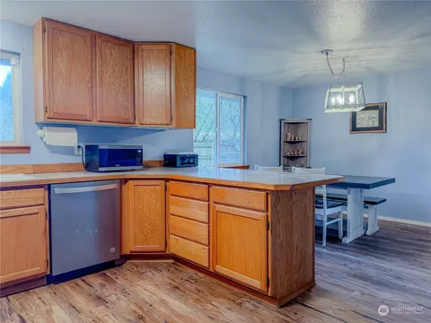Kitchen - 140 Raintree Loop SE, Rainier, WA 98576 photo 3 of 4