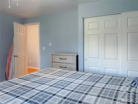 Bedroom - 140 Raintree Loop SE, Rainier, WA 98576 photo 3 of 6