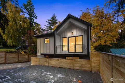 1742 NE 88th St, Seattle, WA 98115
