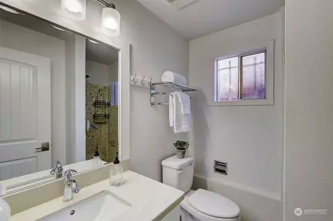 Bath - 1802 19th Ave S, Seattle, WA 98144 photo 2 of 2