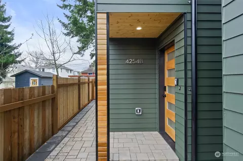 4254 33rd Ave W #B, Seattle, WA 98199