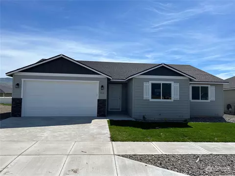 312 Emma Dr, Wenatchee, WA 98801