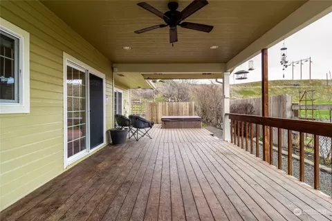 Exterior - 122 Baldwin Rd, Walla Walla, WA 99362 photo 3 of 8