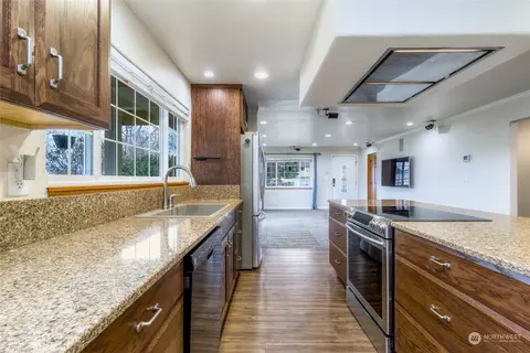 Kitchen - 122 Baldwin Rd, Walla Walla, WA 99362 photo 2 of 3