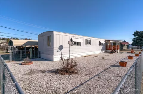 304 W 1st St, Grand Coulee, WA 99133
