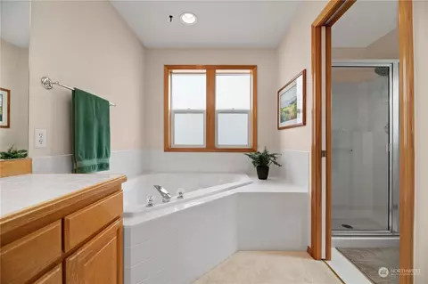 Bath - 3108 191st St SE, Bothell, WA 98012 photo 3 of 4