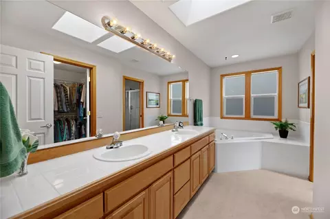 Bath - 3108 191st St SE, Bothell, WA 98012 photo 2 of 4