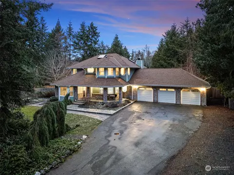 7270 Columbine Pl NW, Seabeck, WA 98380