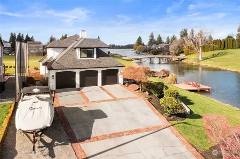 19817 Island Pkwy E, Lake Tapps, WA 98391