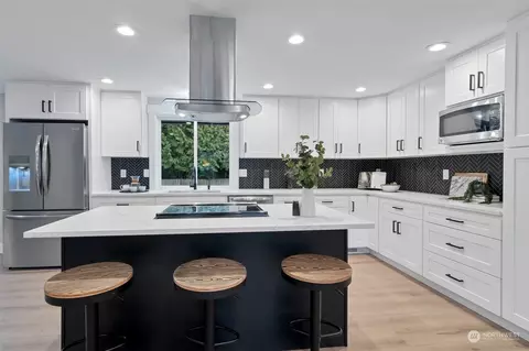 Kitchen - 10507 26th Dr SE, Everett, WA 98208 photo 2 of 3
