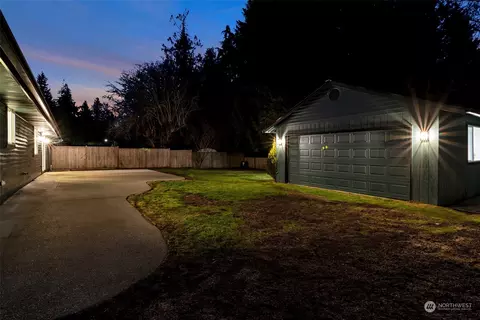 Exterior - 10507 26th Dr SE, Everett, WA 98208 photo 6 of 12