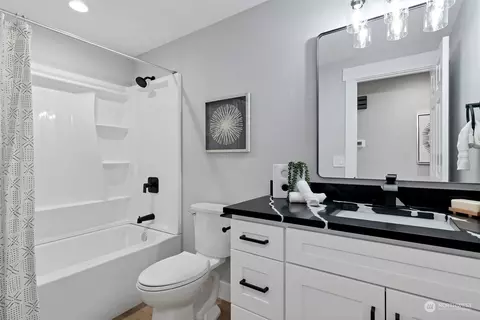 Bath - 10507 26th Dr SE, Everett, WA 98208 photo 2 of 3